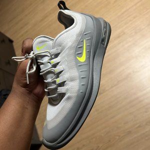 Nike Air Max Axis